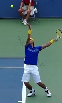 Rafael Nadal au service - lancer de balle (2)
