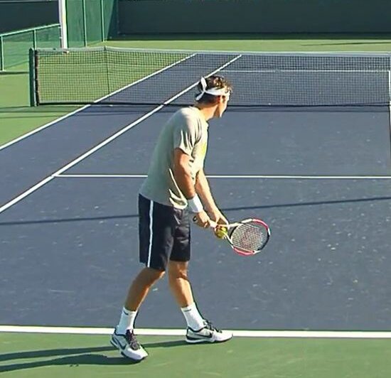 Roger Federer au service - Position de départ