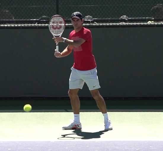 Le coup droit de Roger Federer - Début de la préparation