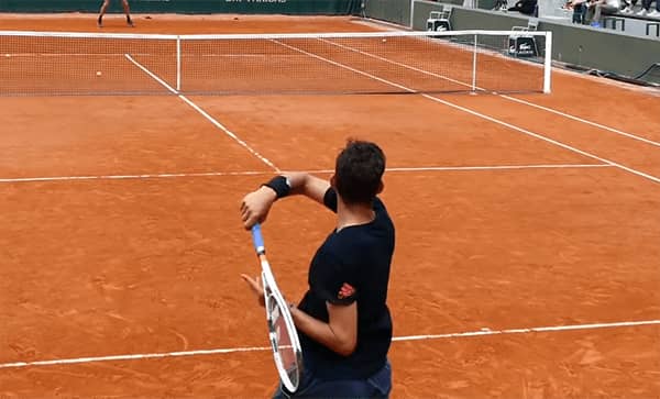 Fin de geste en coup droit au tennis - Dominic Thiem