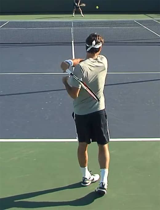 Fin de geste en coup droit au tennis - Roger Federer