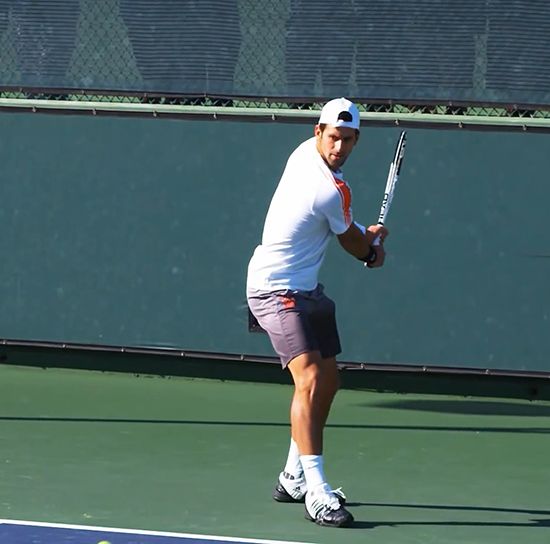 Fin de la préparation du revers de Novak Djokovic